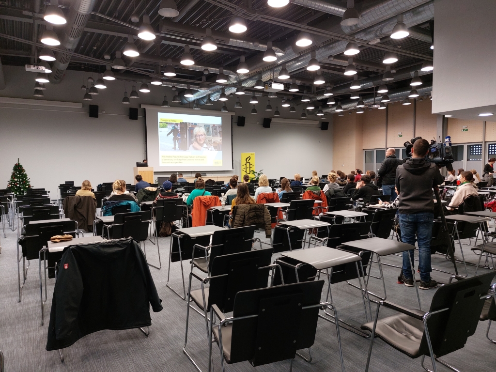 Predavanje raziskovalke Rahe Bahreini v okviru obštudijske dejavnosti Akademije Amnesty.