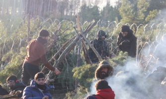 Belorusija/EU: Novi dokazi o brutalnem nasilju beloruskih sil nad prosilci za azil in migranti, ki se soočajo z brezpravnimi vračanji (push-backi)