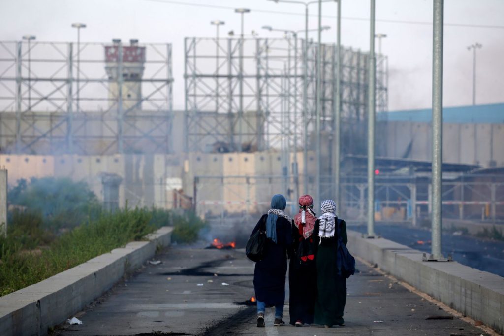 Med demonstracijo na severu Gaze 18. septembra 2018 hodijo palestinski protestniki v smeri prehoda Erez, edinega možnega potniškega prehoda med Gazo in Izraelom.