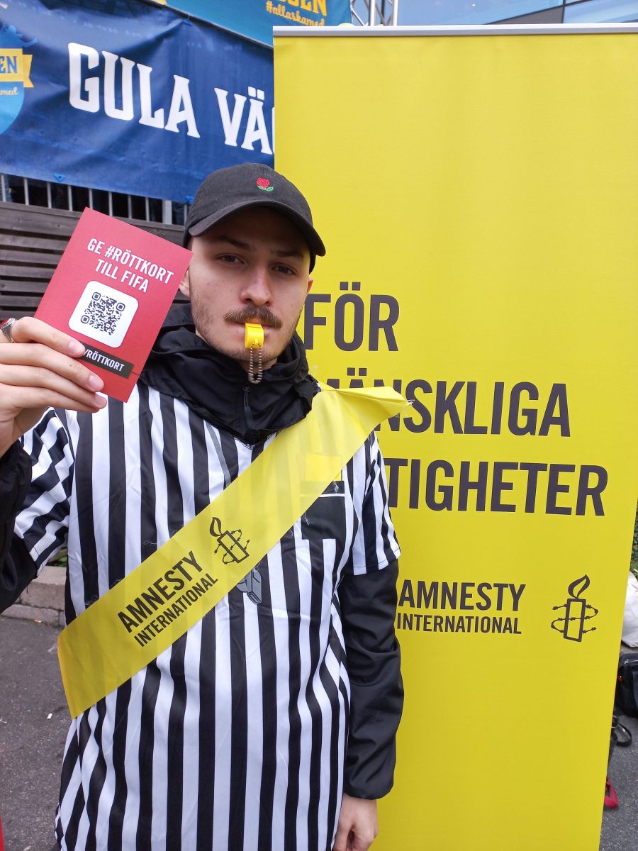 Utrinek iz protesta Amnesty Švedske. 