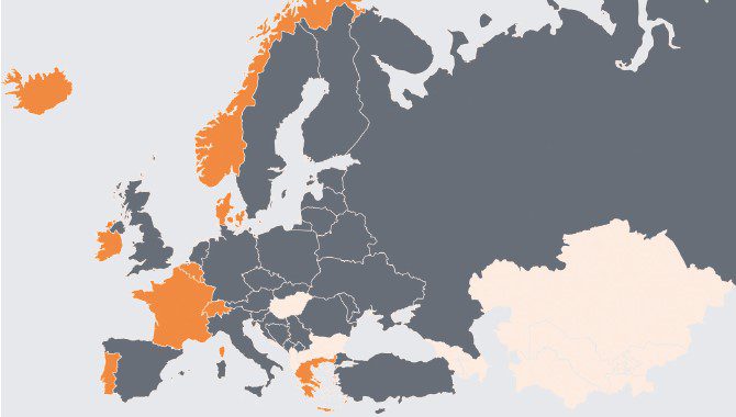Države obarvane z oranžno: ne zahtevajo pridobitev diagnoze motnje duševnega zdravja za spremembo podatka o spolu in dokumentov. Države obarvane s sivo: zahtevajo pridobitev diagnoze motnje duševnega zdravja. Države obarvane z belo: v državah ne poteka postopek za pravno priznanje spola.
