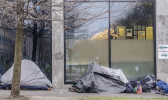 Belgija: Vztrajno neizpolnjevanje pogojev za primeren sprejem prosilcev za azil krši njihove pravice in dostojanstvo