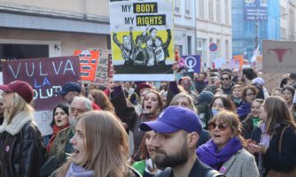 Evropa: Obstoječe ovire pri dostopu do splava še poglabljajo zaskrbljujoča prizadevanja za spodkopavanje reproduktivnih pravic