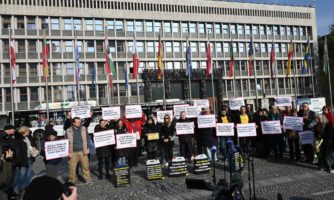 Novinarska konferenca o predlogu Zakona o varnostnih ukrepih in predaja peticij za dostop do vode