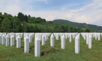 30 let po genocidu v Srebrenici: Zaveza »nikoli več« zveni prazno