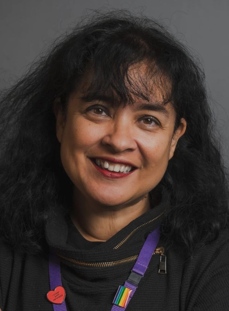 Portretna fotografija Suzane Dewa.