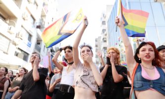 Turčija: Enajsterica na zatožni klopi zaradi LGBTIQ+ boja